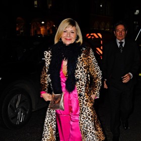 Glynis se těší, až z ní syn udělá babičku. Ač typická stařenka s vráskami z ní asi nikdy nebude.