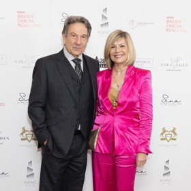 Jejich první setkání v roce 1984 skončilo katastrofálně. Glynis si neuměla představit, že by s hlučným Američanem, který nosí pod paží umělohmotnou pistolku, měla pracovat.