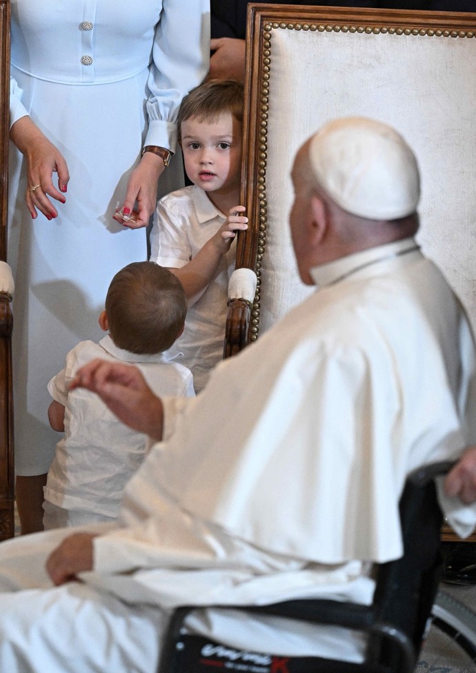 Do rozpaků ho pak dokázal uvést papež František, se kterým se setkal loni v září.