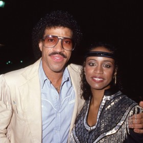 Zpěvák Lionel Richie s první manželkou Brendou Harvey, s níž se seznámil už na škole.