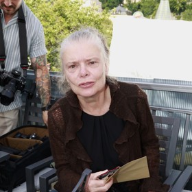 Zuzana Bydžovská šediny neskrývá.