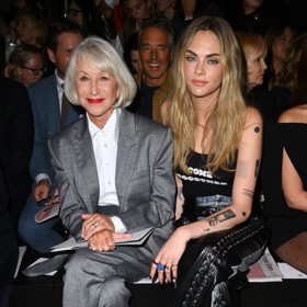 První dáma britského filmu Helen Mirren se nedopatřením pochlubila nepřirozeně opálenými lýtky, která zvláštně kontrastovala s její bledou tváří a rudou rtěnkou.