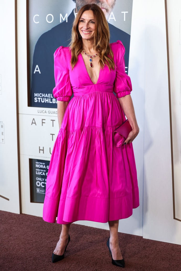 Julia Roberts rozzářila premiéru svého nejnovějšího filmu Obvinění "barbínovsky" růžovými šaty Greta Constantine, které jsme na ní ne náhodou viděli téměř přesně před třemi lety.