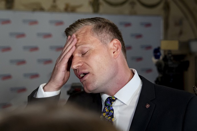 Filip Turek se ocitl uprostřed skandálu. Deník N zveřejnil údajné archivní příspěvky z jeho Facebooku, které obsahují rasistické, vulgární a extremistické výroky.