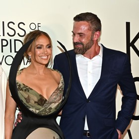 Jennifer Lopez a Ben Affleck na premiéře Kiss of the Spider Woman. 