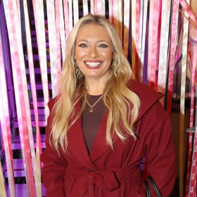 Moderátorčin dokonale podzimní look byl převážně v červených a trendy vínových tónech.