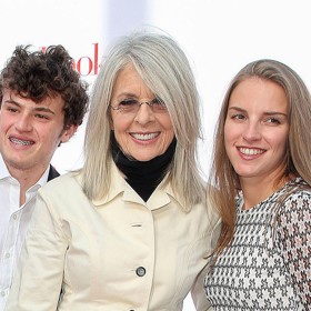 Diane Keaton si pořídila dvě děti až po padesátce. Obě adoptovala. Vlevo syn Duke, vpravo dcera Dexter.