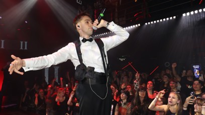 FOTO: Zpěvák odpálil comeback na koncertě pro fanoušky.