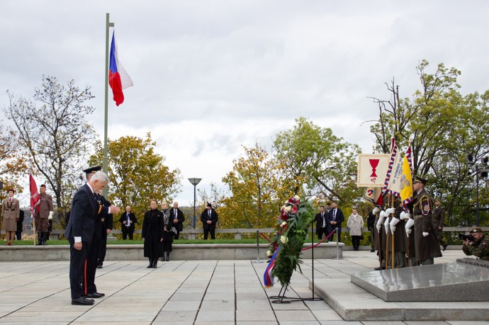 Státní položení věnce.