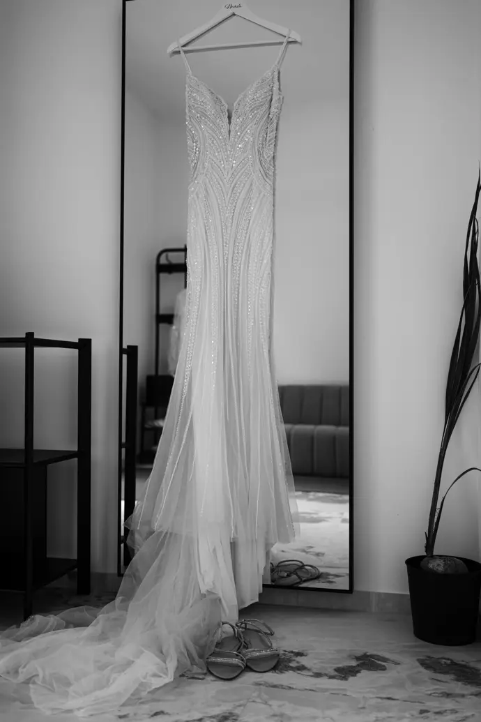 Svatební šaty Nikoly Jankovské jsou ze salonu TY MOMENTY.