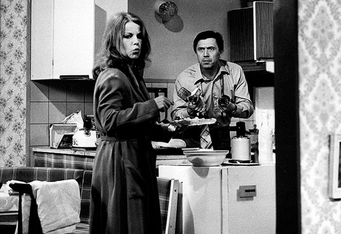 Název filmu poukazuje na osoby, které považovaly pátek za prodloužený víkend.