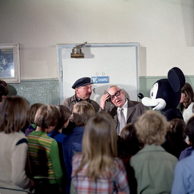 Na Jiřího Pleskota se můžete podívat také ve filmu Léto s kovbojem. Další snímky i oblíbené hlášky jsou z tohoto filmu.