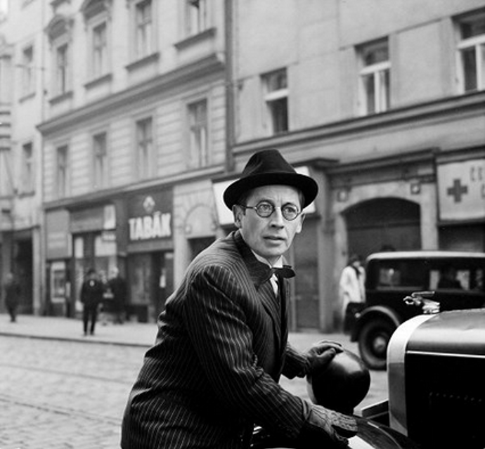 Herec Jiří Holý se věnoval herectví, pedagogice i výtvarnému umění.