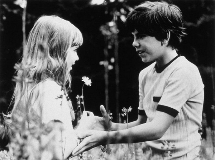 Hudbu k filmu měl na starosti Jaroslav Uhlíř, některé z písní doslova zlidověly.