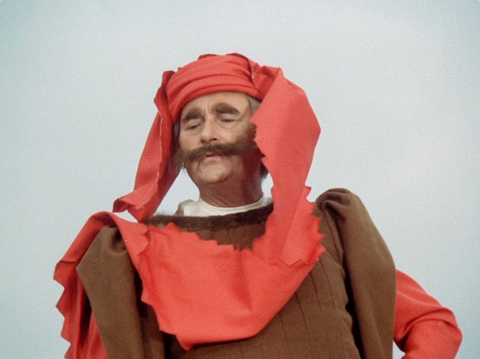 Jiří Sovák prý neměl malé děti zrovna v lásce, přesto ho - minimálně v roli Viléma Brtníka z Brtníku- milovaly celé generace dětí.