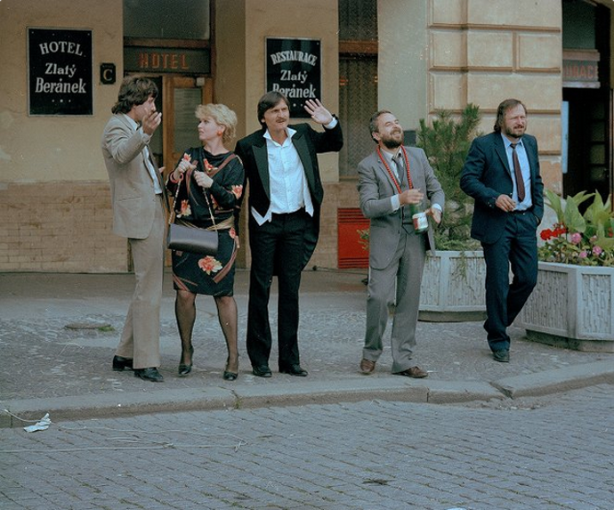 Dialogy pro klarinet, cimbál a bicí: Kapitán Exner vyšetřuje náhlé zmizení hudebnice Mertlové.