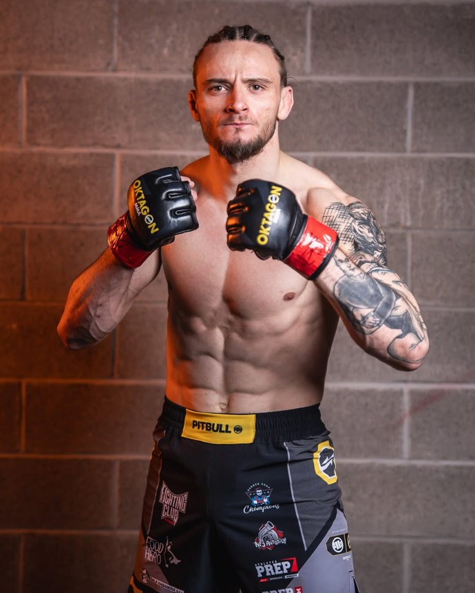 Tomáš Mudroch se do klece postaví 1. 11. v Brně na Oktagonu 79.