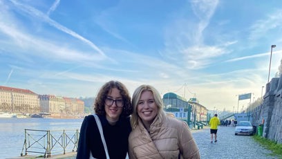 FOTO: Julie Smejkalová s Danuší Nerudovou.