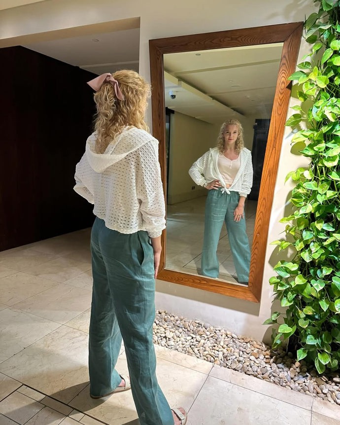 Kateřina Siniaková nezapomíná ani na vlasové ozdoby.