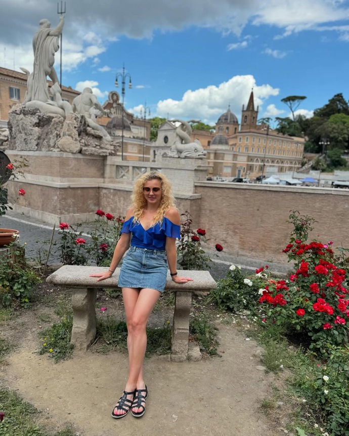 Královská modrá patří mezi oblíbené barvy Kateřiny Siniakové.