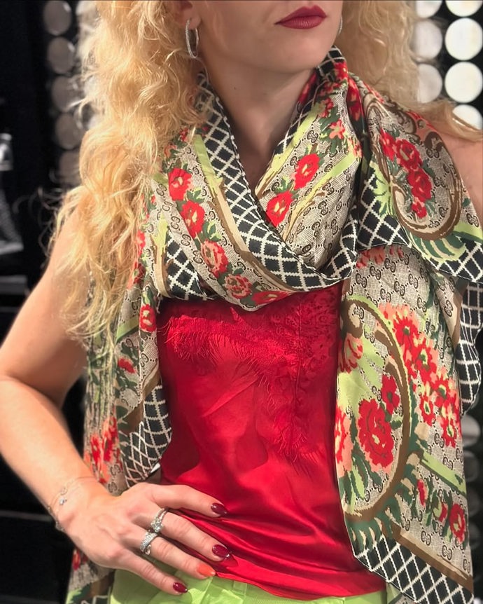 Šátky jsou pro tenistku oblíbeným způsobem, jak oživit outfit.