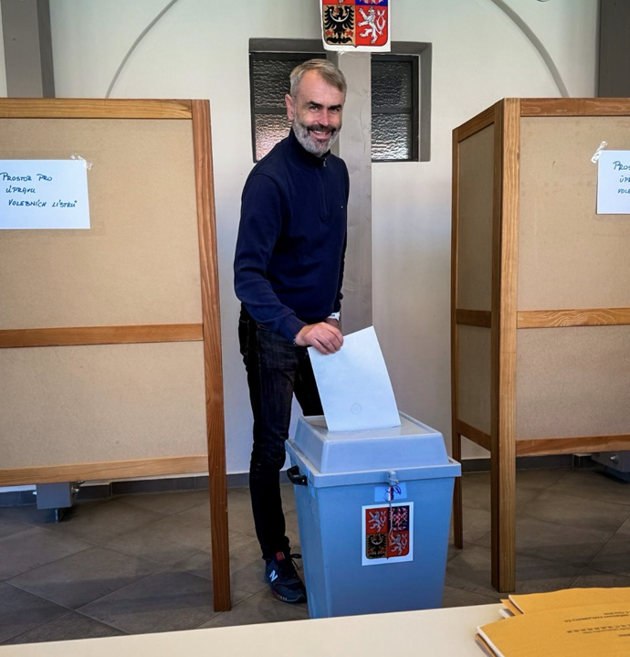 Volit byl i politik Robert Šlachta.
