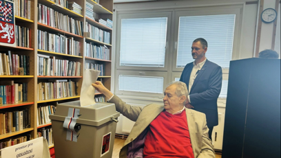 FOTO: Miloš Zeman odvolil.