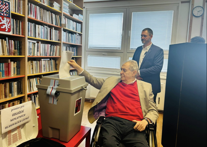 Miloš Zeman odvolil.