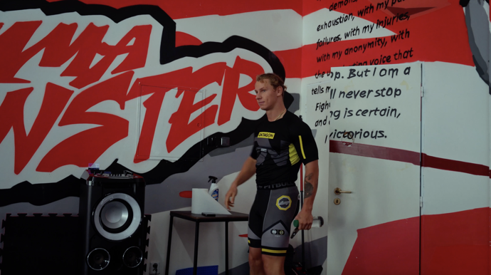 Návrat do Monster gymu ho bolel. 