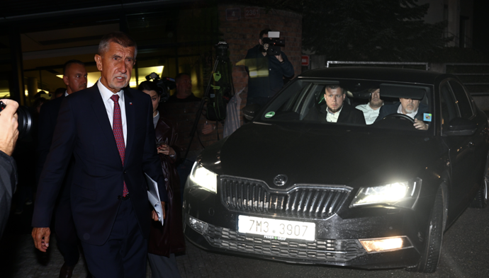 Andrej Babiš slavil volební triumf italským hitem. Tajemství písně, se kterou se vysmál Fialovi 