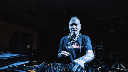 FOTO: V devadesátých letech byl DJ Tráva tváří pražských klubů Bunkr a Roxy.