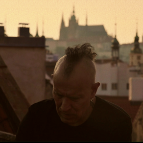 Jeho sety z přelomu století patřily k nezapomenutelným zážitkům klubové generace.