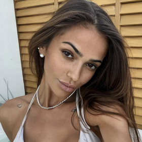 Sestra Denise Ayverdi Michaela.