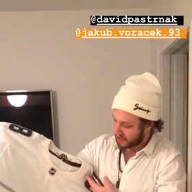 David Pastrňák má v bytě i svou vlastní místnost na vzpomínky.