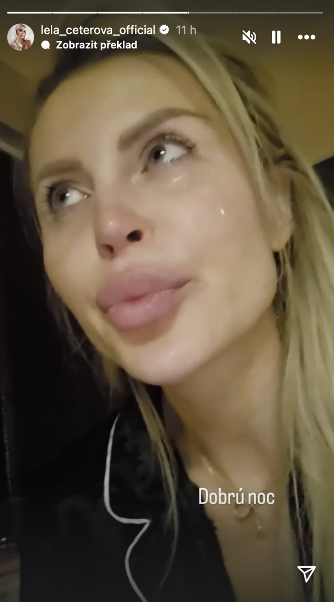 Lela Ceterová je se synem Arniem v nemocnici.