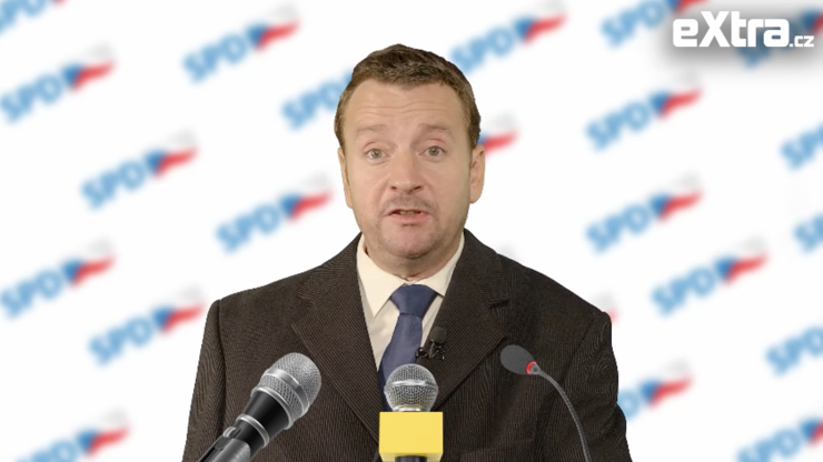 Petr Jablonský jako Tomio Okamura.