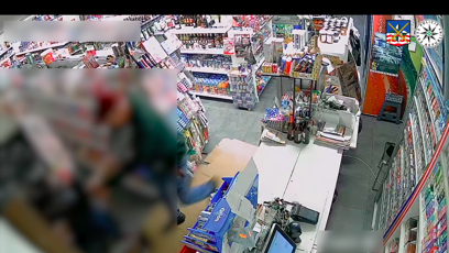 FOTO: Následně jí řezal do zad.