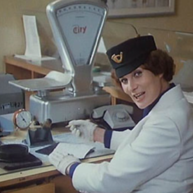 I když se dožila jen 37 let, zanechala za sebou spoustu nezapomenutelných rolí. Třeba v muzikálové komedii Trhák, kterou si můžete pustit na iVysílání České televize,...