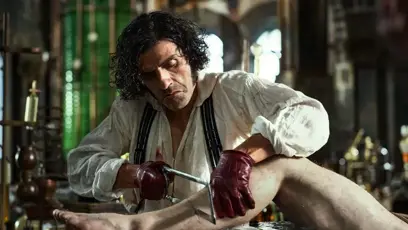 FOTO: Oscar Isaac jako Victor Frankenstein od Guillerma del Tora.