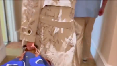 FOTO: Meghan si nechala na tašku vyšít iniciály DS (Duchess of Sussex).