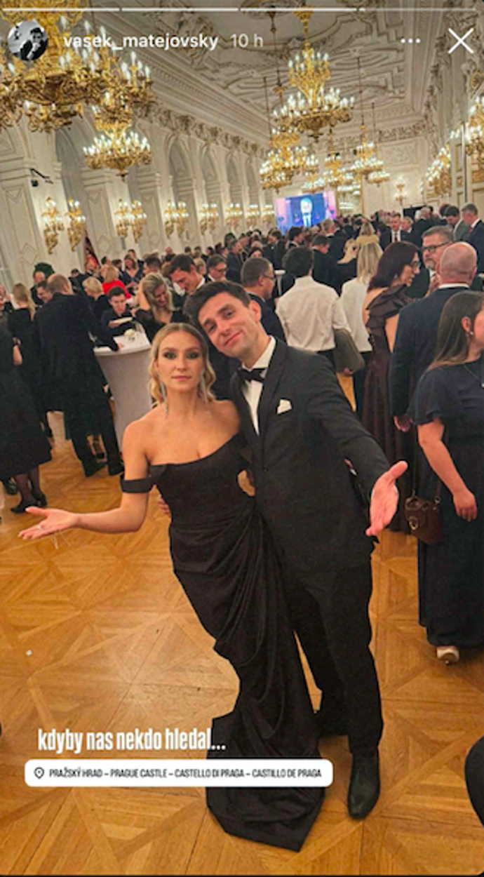 Vašek Matějovský dorazil se svou drahou polovičkou.