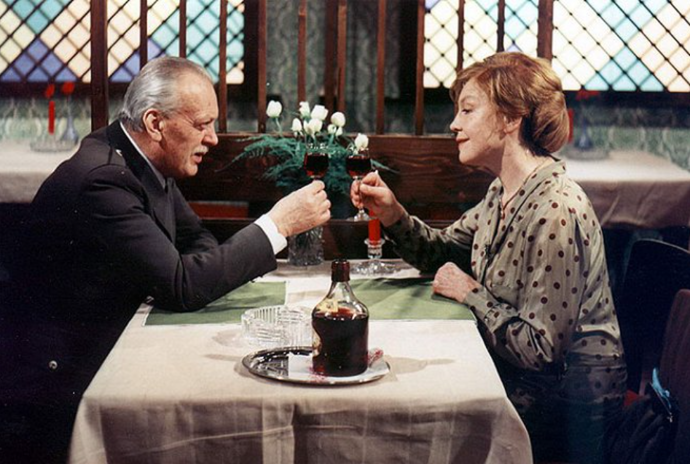 Blanka Waleská si v romantickém filmu zahrála první lásku inženýra Kaliny (Karel Höger), se kterým se po letech setká.