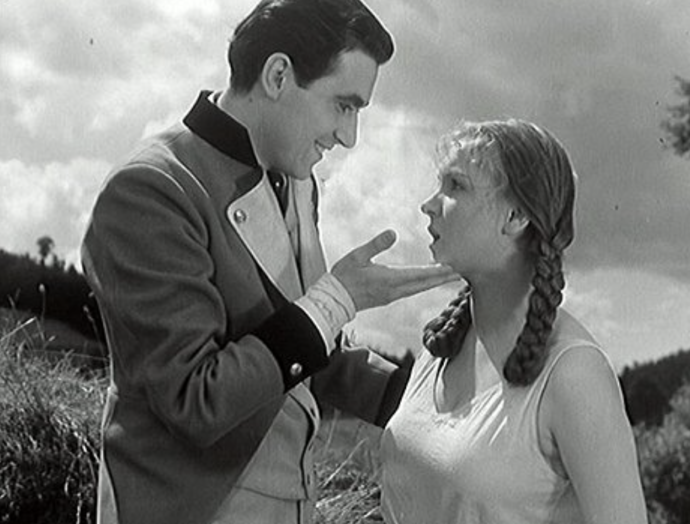 Jana Dítětová ve filmu Prstýnek (1944).