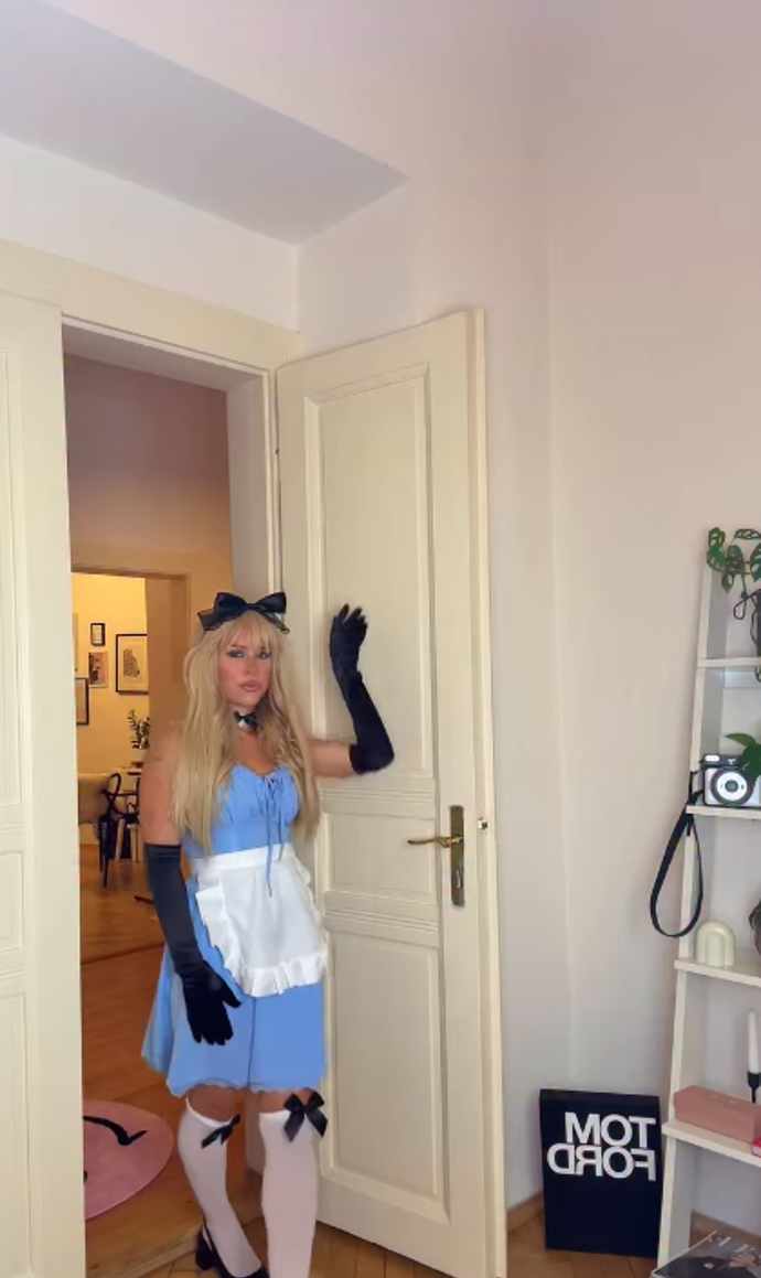 Mariana Prachařová jako Alenka v říši divů