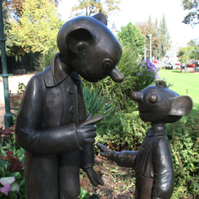 Plzeňský památník - sousoší Spejbla a Hurvínka, se nachází v Šafaříkových sadech nedaleko Západočeského muzea.