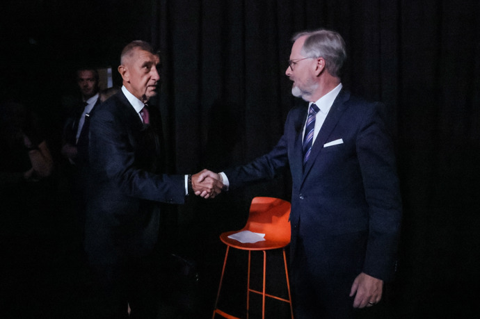 Petr Fiala a Andrej Babiš si podali ruku.