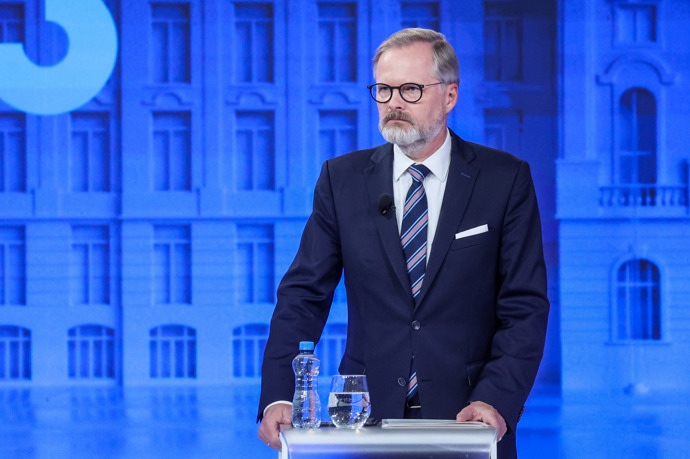 Petr Fiala v televizní debatě.
