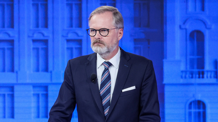 Petr Fiala v televizní debatě.