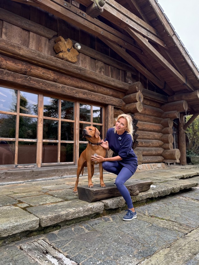 Kateřina Brožová v luxusním srubu Líny u Mladé Boleslavi. 