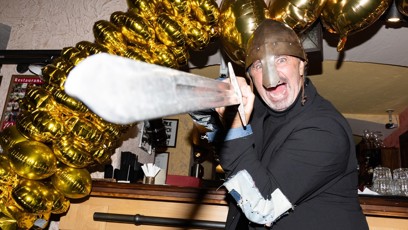 FOTO: Martin Dejdar s mečem.